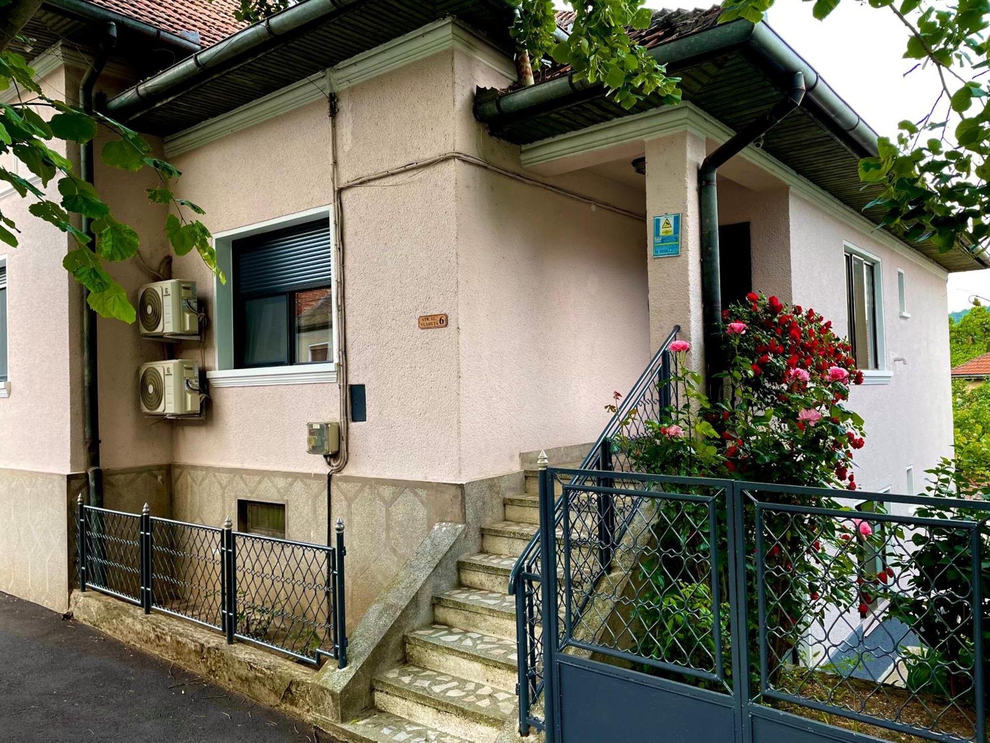 Holiday Home Esku Orsova Kültér fotó